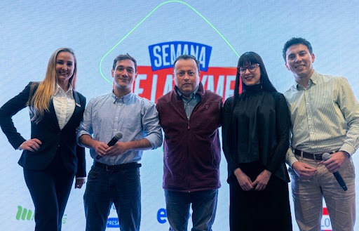 Equipo de Entel y emprendedores en la Semana de la Pyme, durante una instancia de apoyo a pymes de Comunidad Empresas
