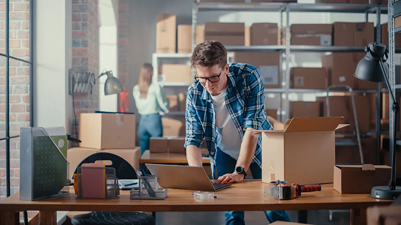 Configura y recibe alertas de contratos y acuerdos