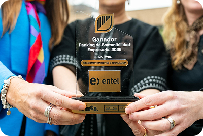 Galardón de Entel como ganador de la industria de Telecomunicaciones y Tecnología en el Ranking Brinca-UAI 2026